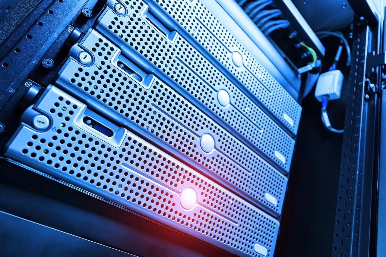 Cloud Hosting Vendor Lock-In: How to Avoid Getting Stuck — Hosting Captain